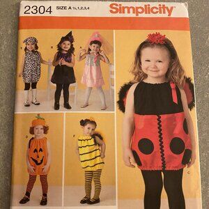 Simplicity Halloween Costumes Sewing Pattern 2304 - Sizes (1/2, 1,2,3,4) - UNCUT